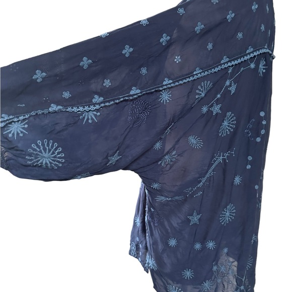 Johnny Was navy CELESTIN CERES TUNIC in size Large. Absolutely gorgeous detail - Picture 4 of 15